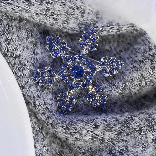 Брошь новогодняя Снежинка самая красивая голубой в серебре 4311273
